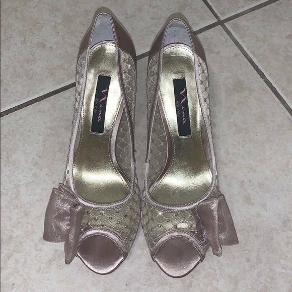 7.5 champagne Nina peep toe pumps - Picture 1 of 5